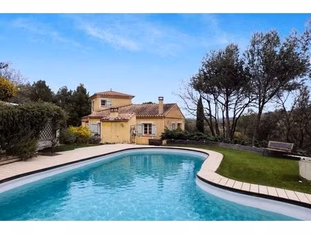 villa sur terrain boisé avec dépendances + piscine