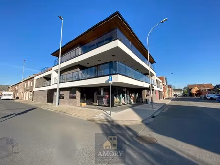 zonovergoten penthouse met 2 grote terrassen aan kerkplein te beveren-leie