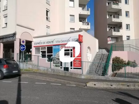 location commerce 105 m²