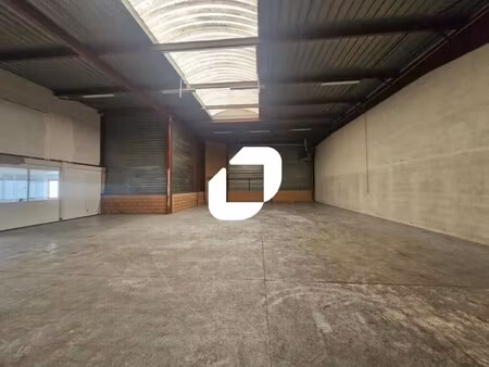 location local d'activités 406 m²