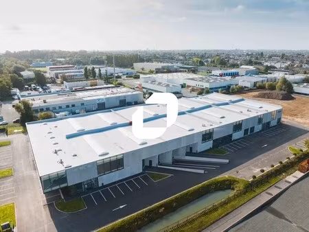 location local d'activités 536 m² à 5 547 m²