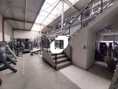 location local d'activités 99 m² à 1 272 m²