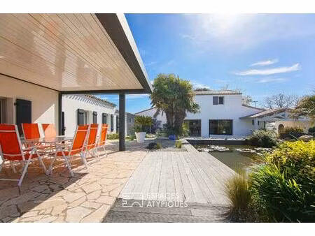 maison d'architecte et son jardin proche des plages