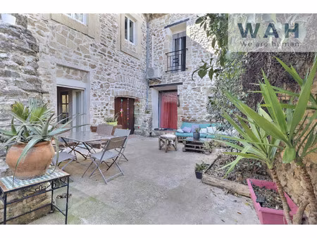 maison de ville avec 2 studios indépendants  cour et garage