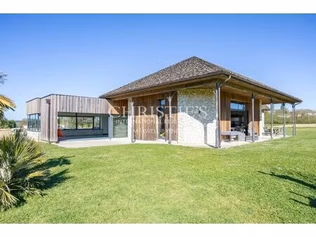 maison d'architecte éco-responsable d'exception — à quelques pas d'un village