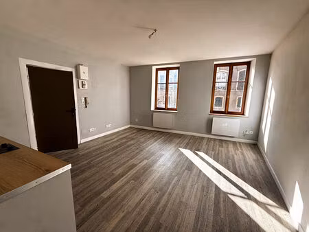 location appartement 2 pièces  35.60m²  jouy