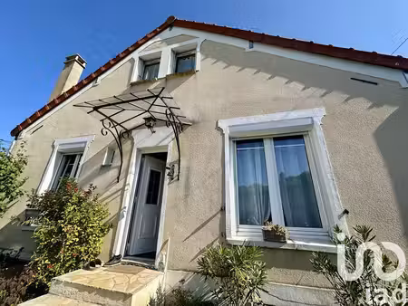 maison à noiseau (94880)
