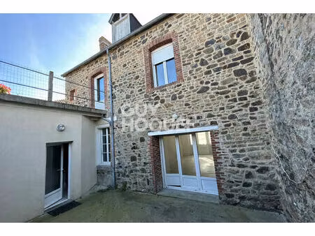 maison en pierre - ducey  proche commerces