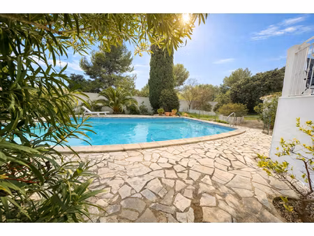 maison de 183m² sur un terrain de 1611m²   piscine