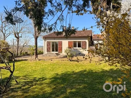 lectoure  maison d'habitation avec garage et grand terrain arboré aux portes de la ville