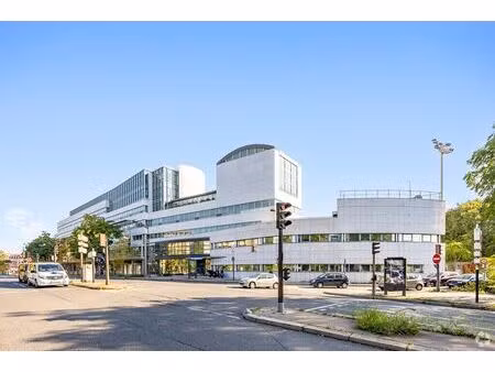 location bureaux 600 m² à 9 063 m²