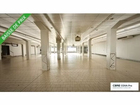 location commerce 880 m²