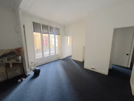location bureaux 70 m²