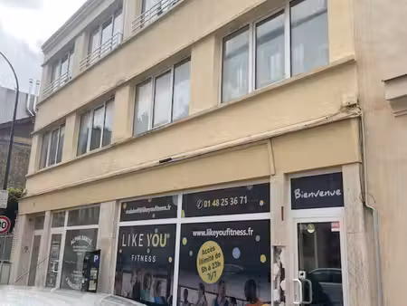 location commerce 296m²
