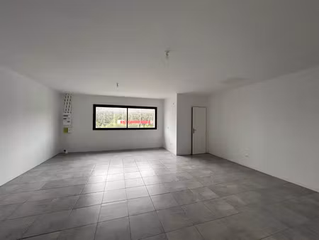 location commerce 36 m² à saujon (17600)