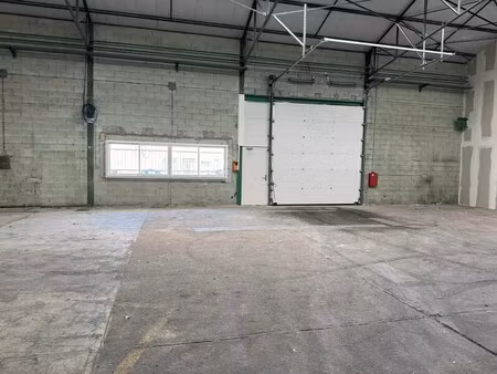 location entrepôt reyrieux 01600 666m²