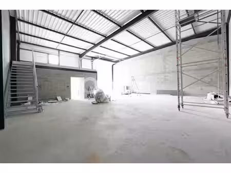 location local d’activités 230m² à 690m²