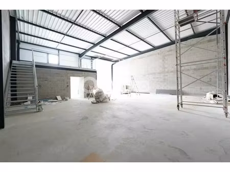 location local d'activités 260 m² à 780 m²