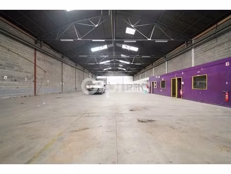 location local d'activités 1 900 m²