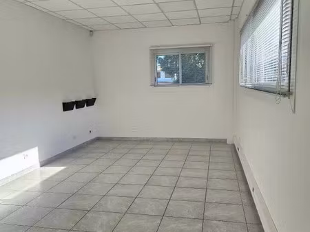 location bureau 77 m² à borgo (20290)