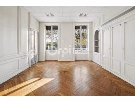 location bureaux 178 m²