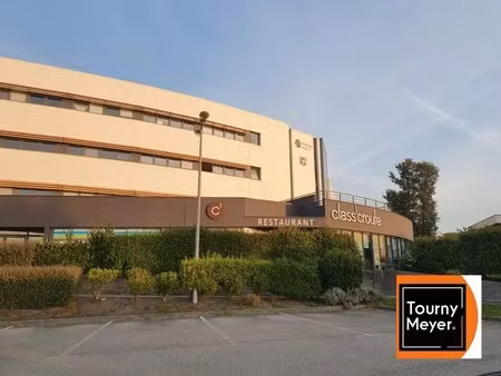 vente commerce caudan 56850 250m²