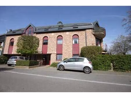 lumineux studio de 44 m² idéalement situé à louvain-la-neuve