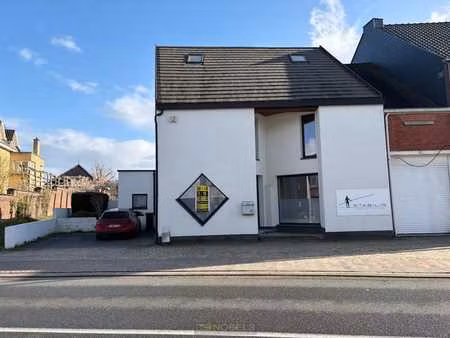 te huur  kantoorruimte/praktijkruimte met parkeermogelijk...