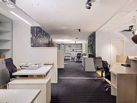 prox pl stephanie/ châtelain. cafétaria/commerce