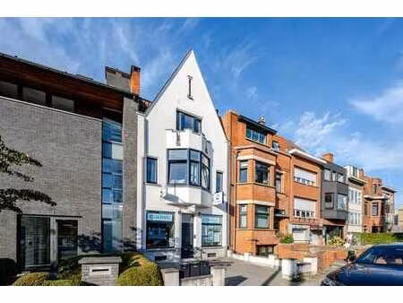 magnifique immeuble commercial rénové  facilement accessi...