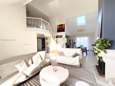 villa de luxe à louer dans le quartier zac de saint thibault