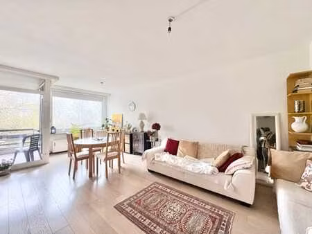 proche de la chaussée de malines et des transports en commun