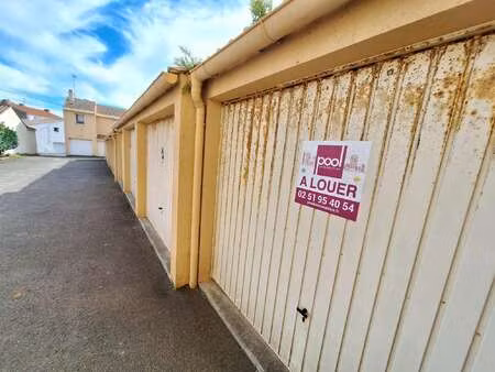 location garage box et parking aux sables-d'olonne (85100) : à louer / les sables-d'olonne