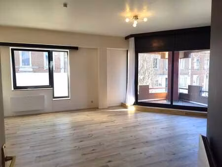 appartement 2 chambres écaussinnes  lumineux et spacieux