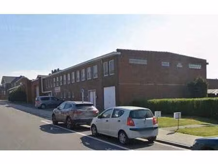 bâtiment commercial à vendre à manage (be)