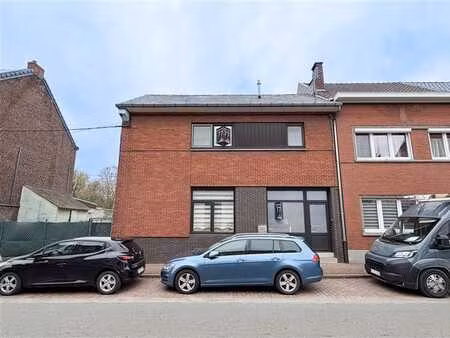 belle grande maison 3 façades  jardin et terrain à bâtir