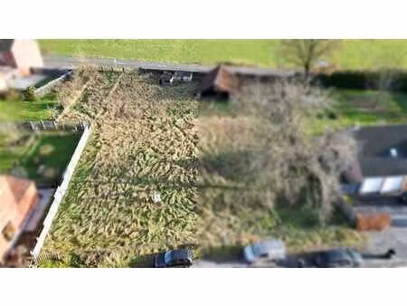 très beau terrain à bâtir sis à sirault