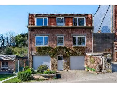 maison avec beaux volumes  garage et vue dégagée