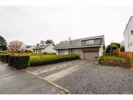 spacieuse maison moderne avec grand jardin