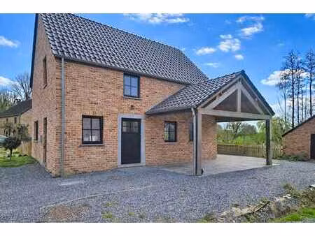 lumineuse villa de 2021 en excellent état et peu énergivore