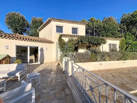 les adrets de l'esterel - lumineuse villa avec piscine et vue dégagée
