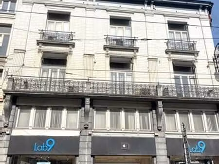 immeuble mixte rez commerce et bureaux de +/- 1000m²