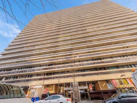 appartement n° 1012 au 10e étage + 3 empl. de voitures