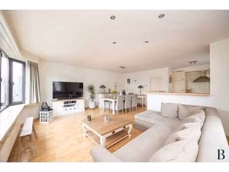 appartement d’angle lumineux avec terrasse et garage