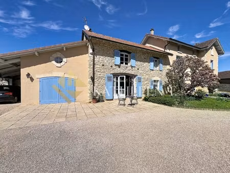 villa de luxe à vendre à saint-marcel-bel-accueil