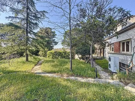 villa de luxe à vendre dans le quartier village