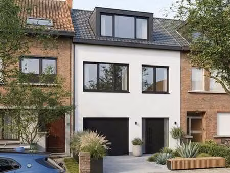 maison à vendre avec 4 ch  garage et jardin.