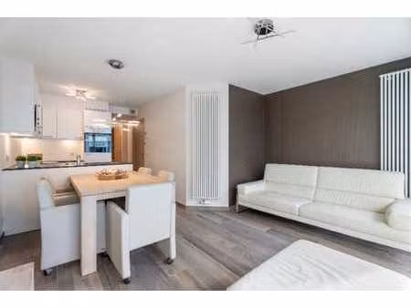 appartement en duplex au premier étage avec vue sur la mer