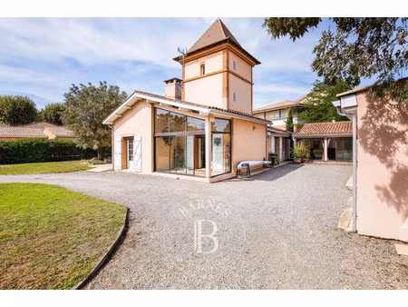 maison de luxe à vendre dans le quartier périphérique