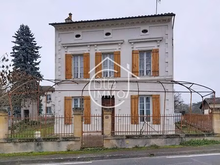 le fleix : maison de caractère en pierre – volumes  charme et potentiel